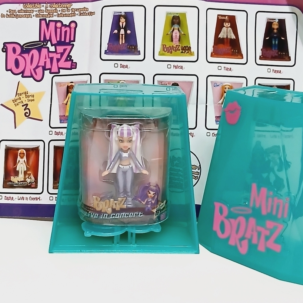 Mini Bratz Series 3 Live In Concert Dana - Picture 1 of 6